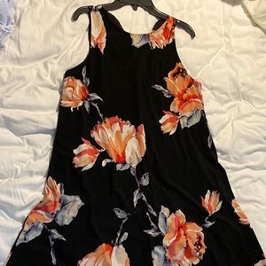 Beautiful Anne Klein size 10 dress in great condition.